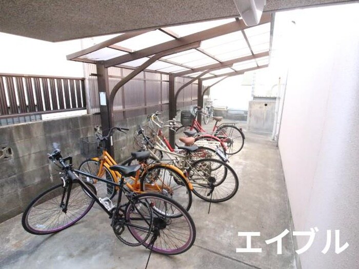 物件外観写真4　(駐輪場)