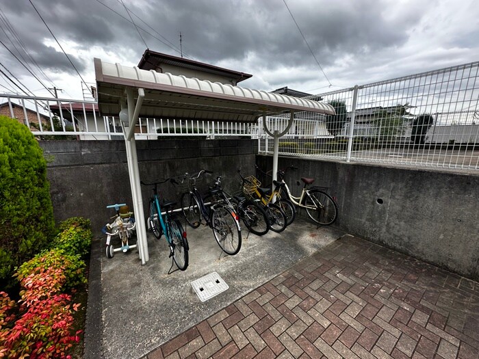 物件外観写真3　(駐輪場)