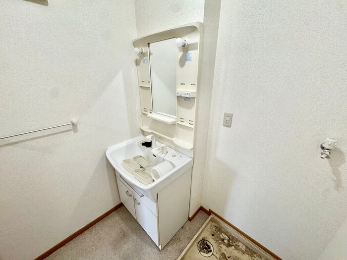 物件内観写真8　(洗面)