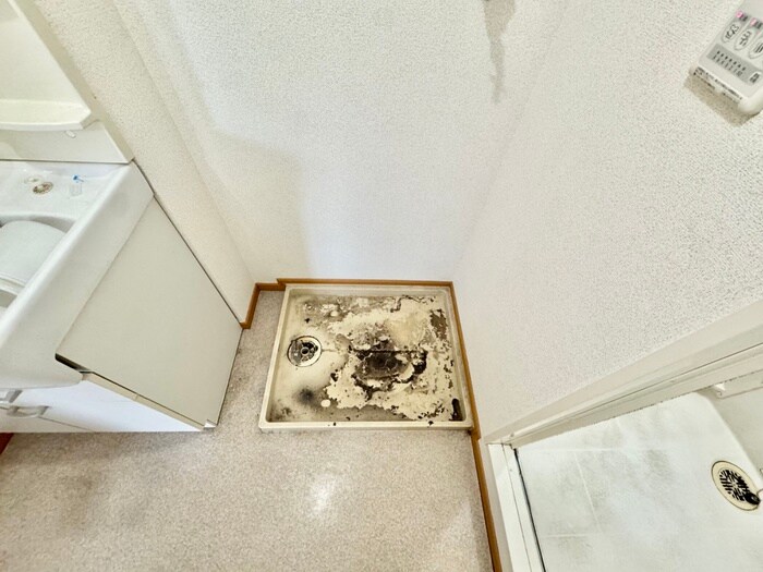 物件内観写真9　(洗濯機置場)