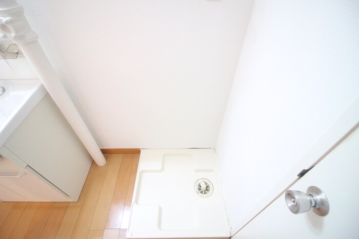 物件内観写真13　(洗濯機置場)