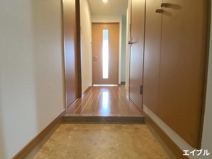 物件内観写真7　(玄関)