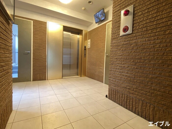 物件外観写真4　(エントランス部分)