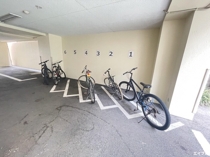 物件外観写真6　(駐輪場)