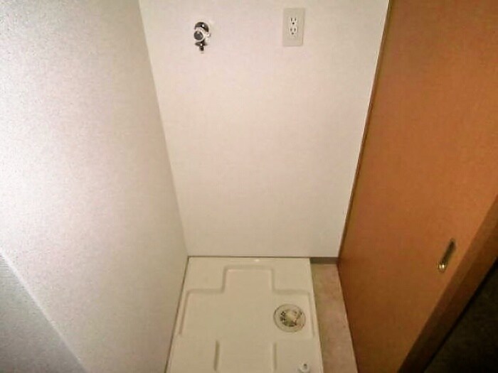物件内観写真11　(洗濯機置場)