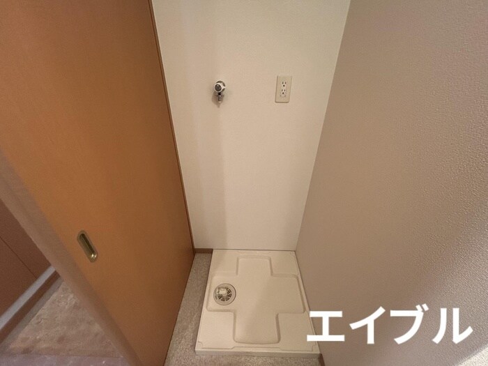 物件内観写真15　(洗濯機置場)