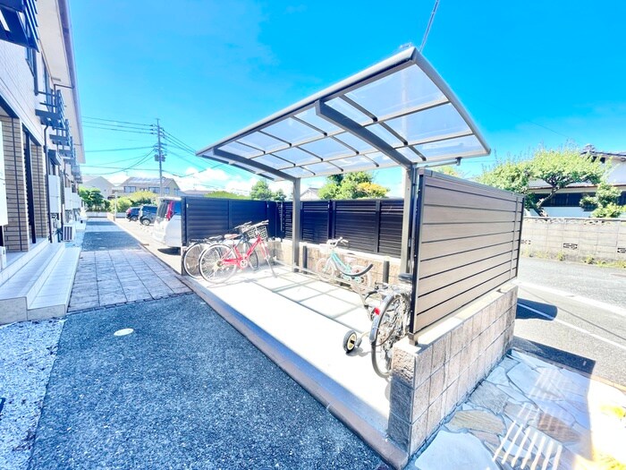 物件外観写真4　(駐輪場)