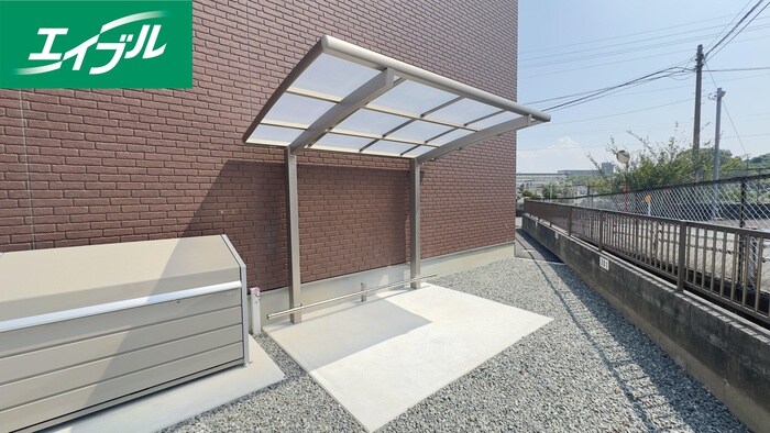 物件外観写真3　(駐輪場)