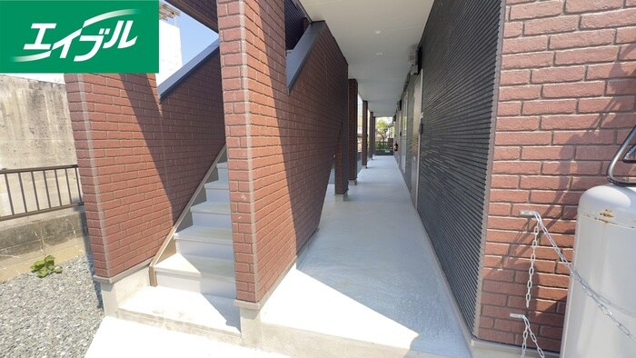 物件外観写真5　(エントランス部分)