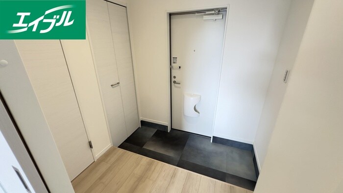 物件内観写真13　(玄関)