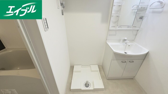 物件内観写真16　(洗濯機置場)