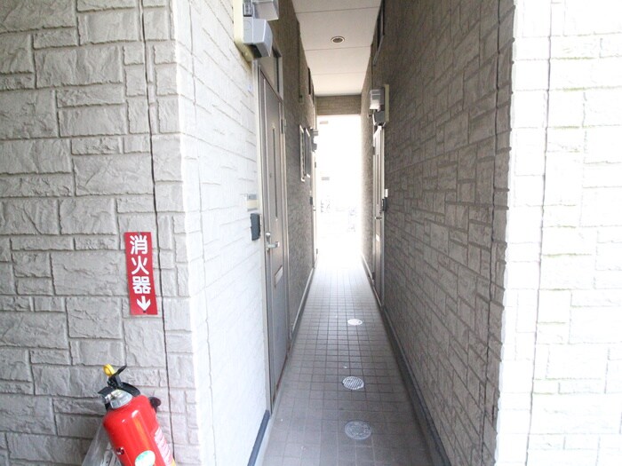 物件外観写真4　(エントランス部分)