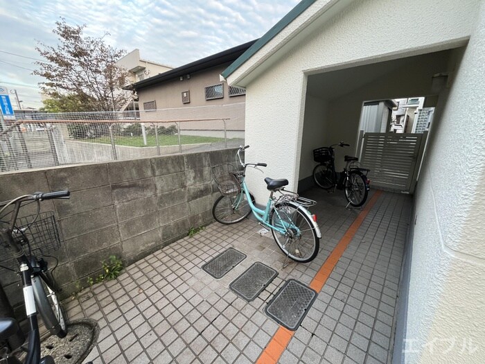 物件外観写真5　(駐輪場)