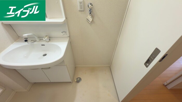 物件内観写真13　(洗濯機置場)