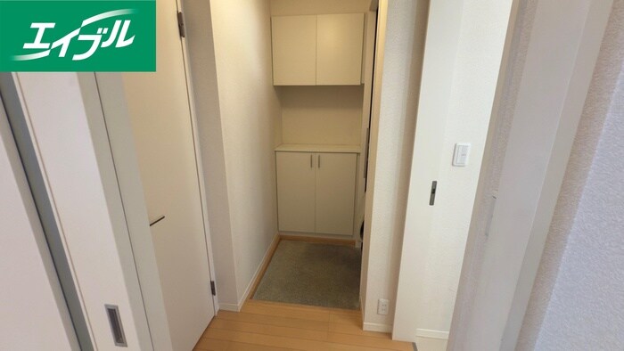 物件内観写真16　(玄関)