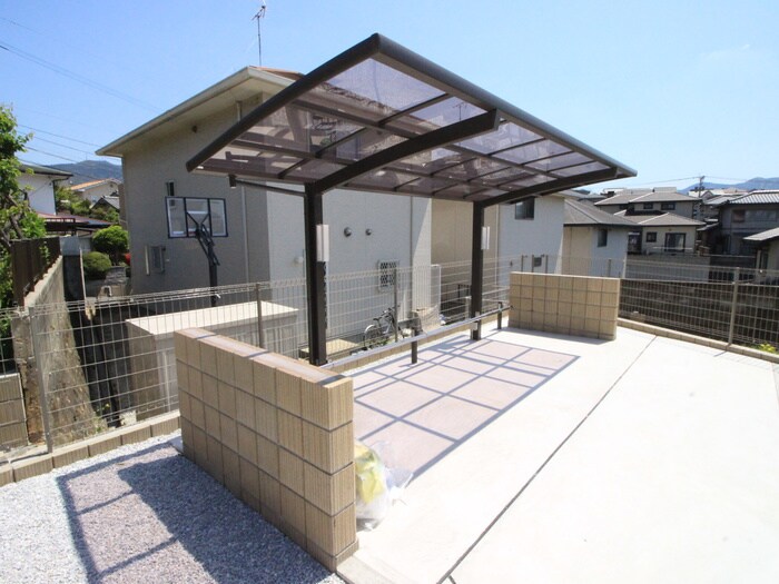 物件外観写真4　(駐輪場)