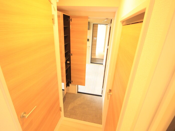 物件内観写真13　(玄関)