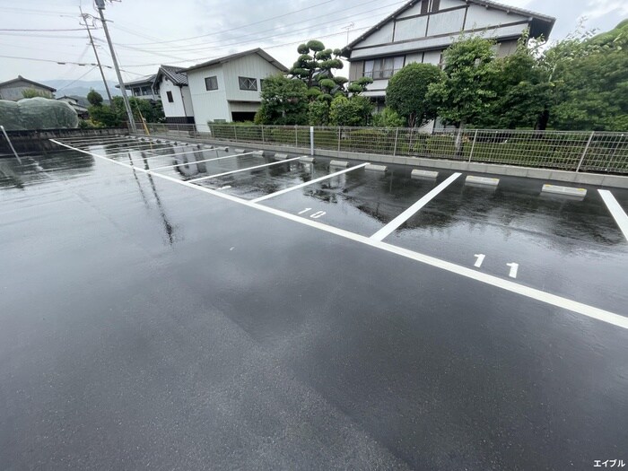 物件外観写真5　(駐車場)