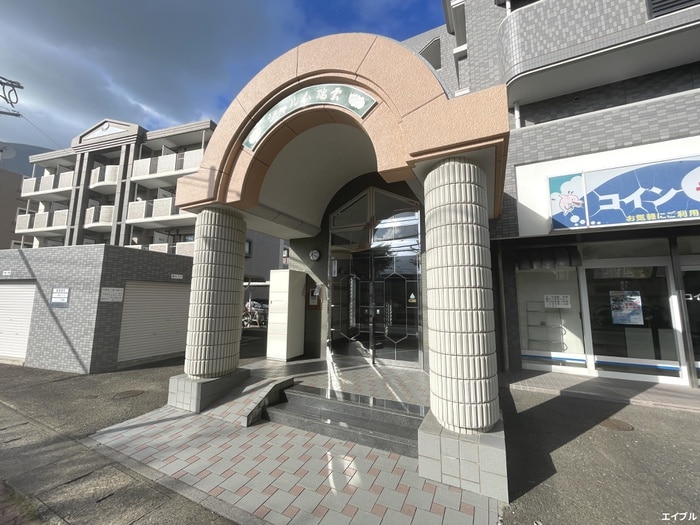 物件外観写真2　(エントランス部分)