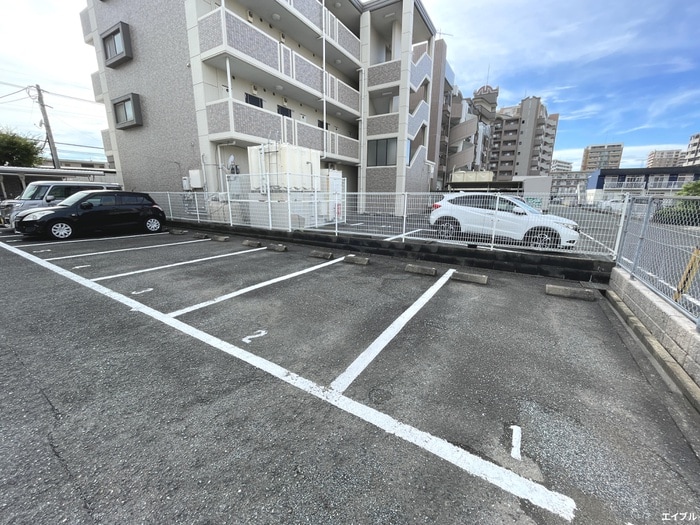 物件外観写真3　(駐車場)