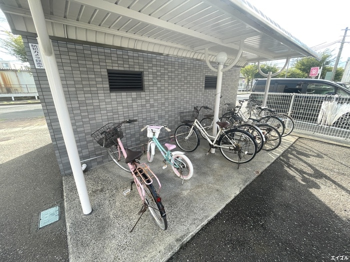 物件外観写真4　(駐輪場)
