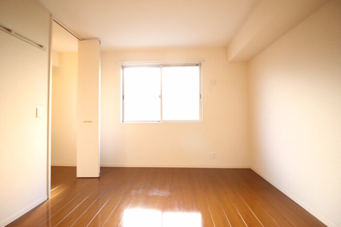 物件内観写真11　(室内からの展望)