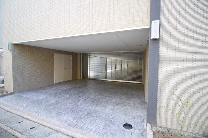 物件外観写真3　(駐車場)