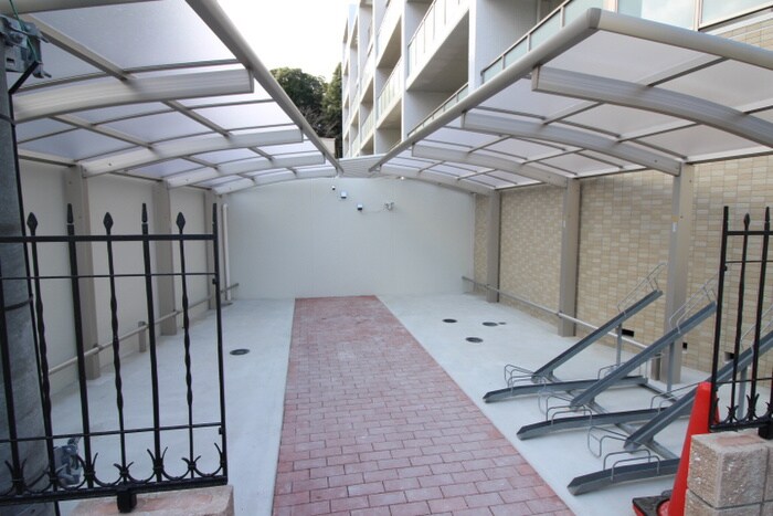 物件外観写真5　(駐輪場)