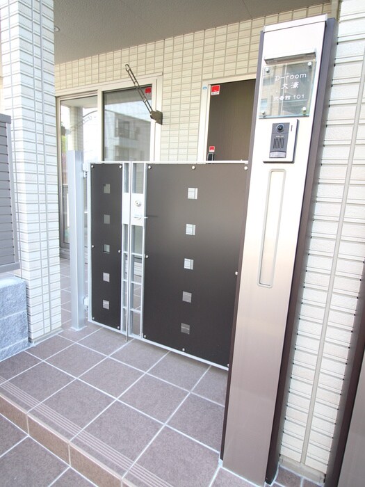 物件外観写真2　(エントランス部分)