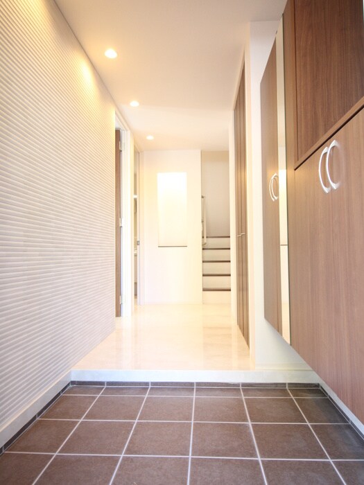 物件内観写真7　(玄関)