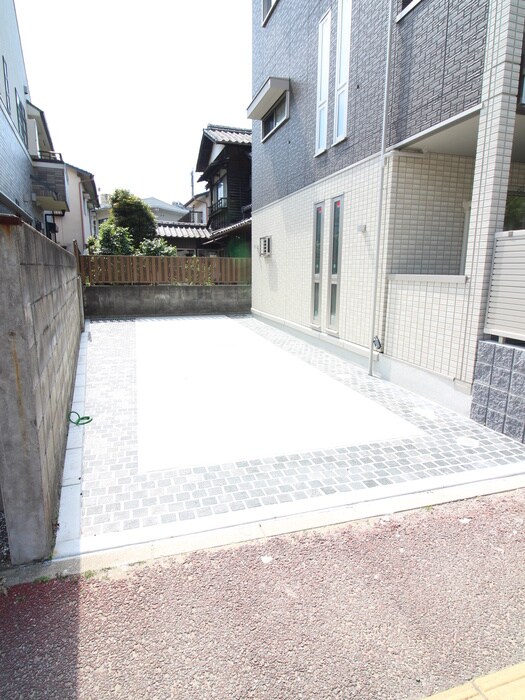 物件外観写真4　(駐車場)