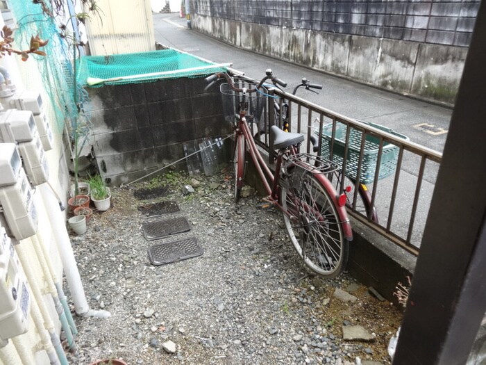 物件外観写真4　(駐輪場)