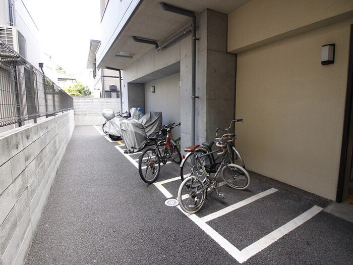 物件外観写真5　(駐輪場)