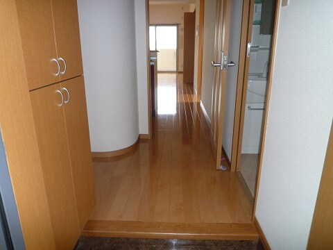 物件内観写真10　(玄関)