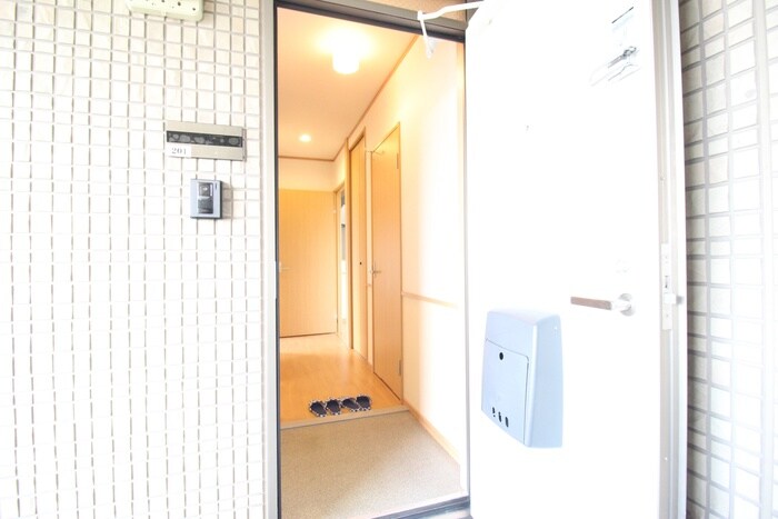 物件内観写真8　(玄関)