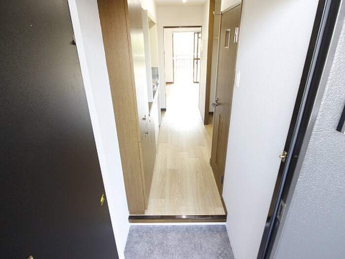 物件内観写真6　(玄関)