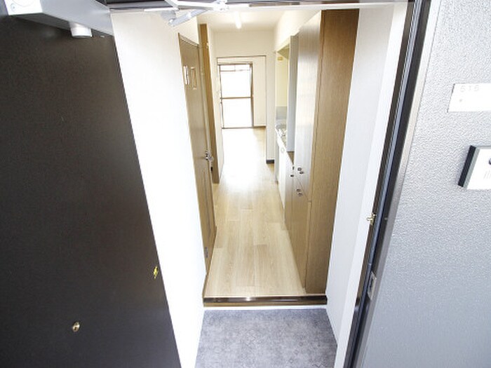 物件内観写真6　(玄関)