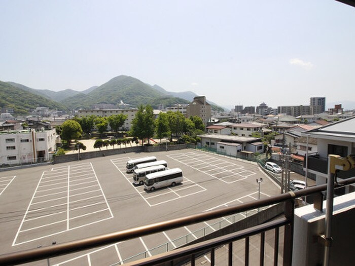 物件内観写真13　(室内からの展望)