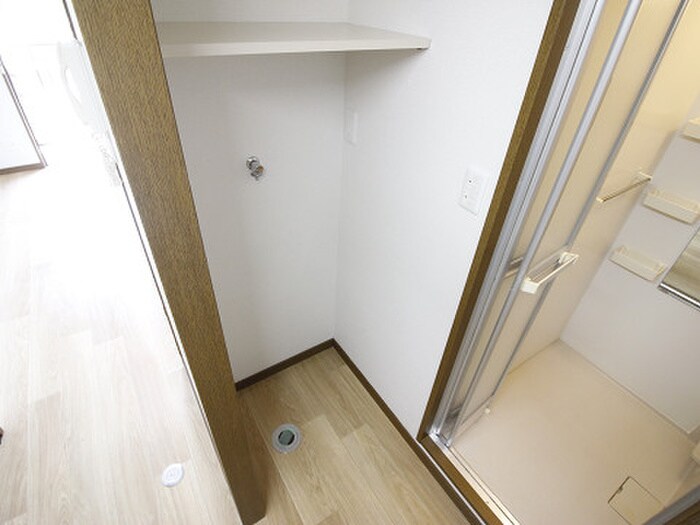 物件内観写真16　(洗濯機置場)