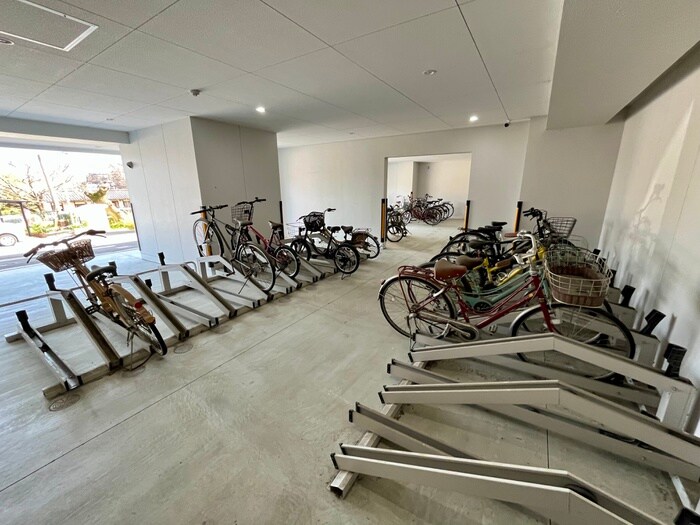 物件外観写真5　(駐輪場)