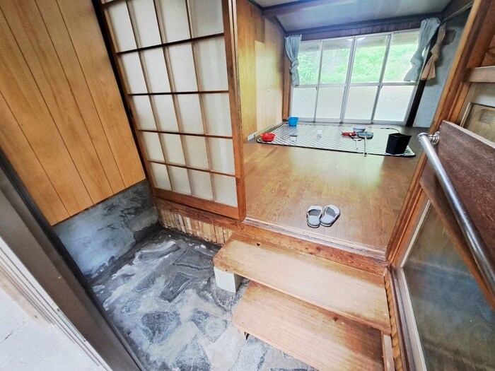 物件内観写真12　(玄関)