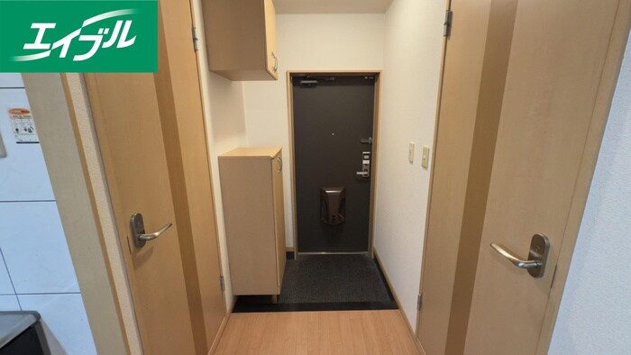 物件内観写真13　(玄関)