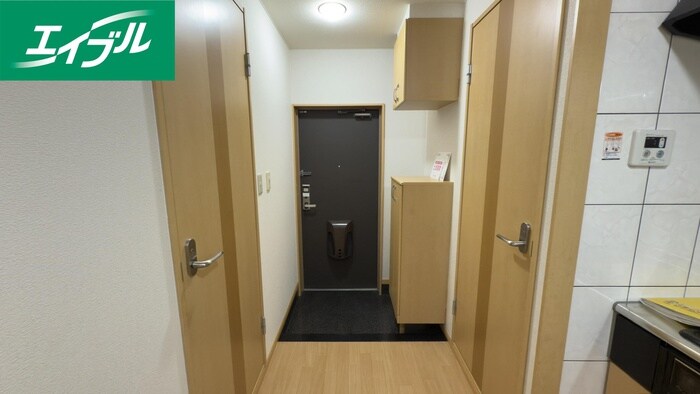 物件内観写真13　(玄関)