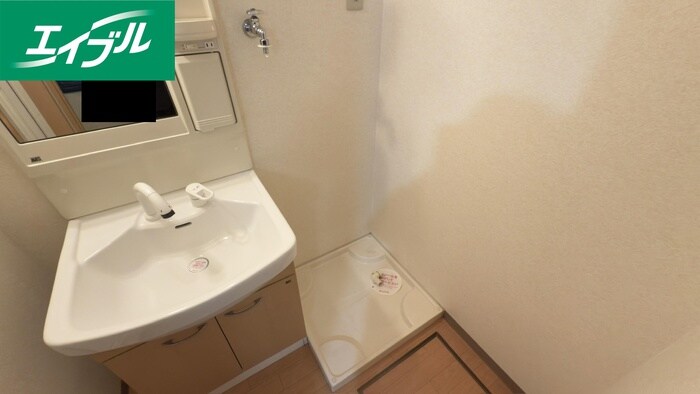 物件内観写真15　(洗濯機置場)