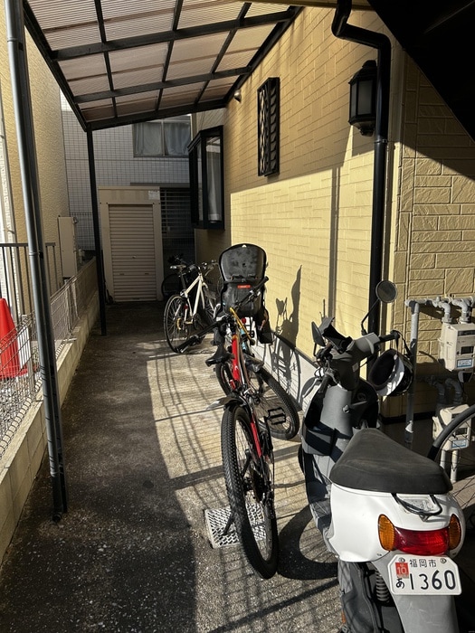 物件外観写真4　(駐輪場)