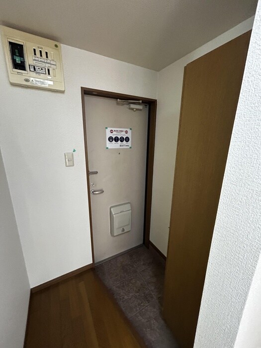 物件内観写真16　(玄関)