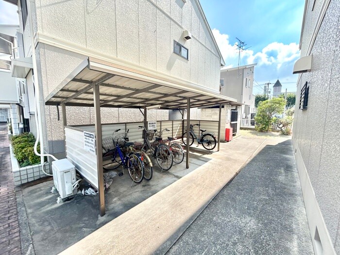 物件外観写真3　(駐輪場)
