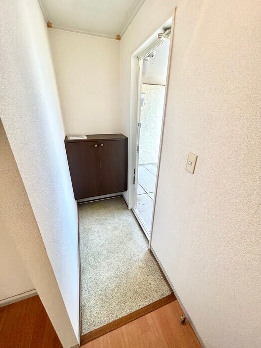 物件内観写真11　(玄関)