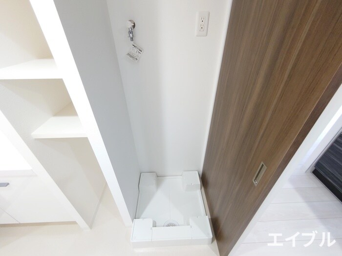 物件内観写真12　(洗濯機置場)