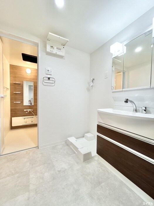 物件内観写真13　(洗濯機置場)